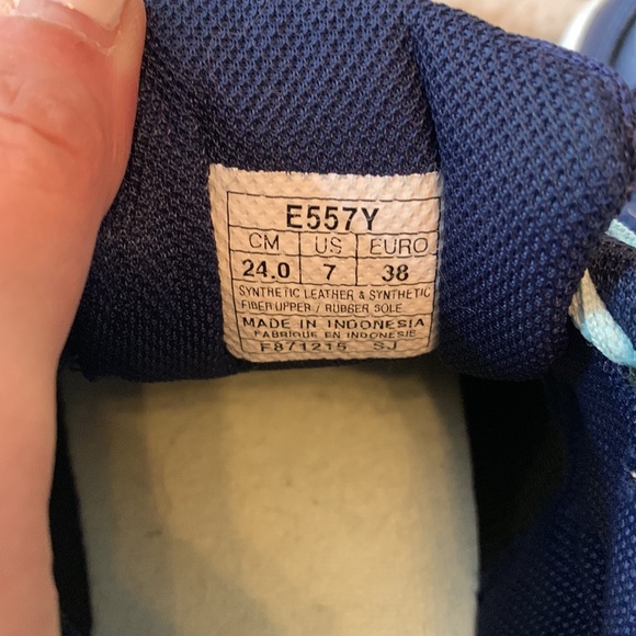 ASICS Woman’s sz 7 - Picture 8 of 8